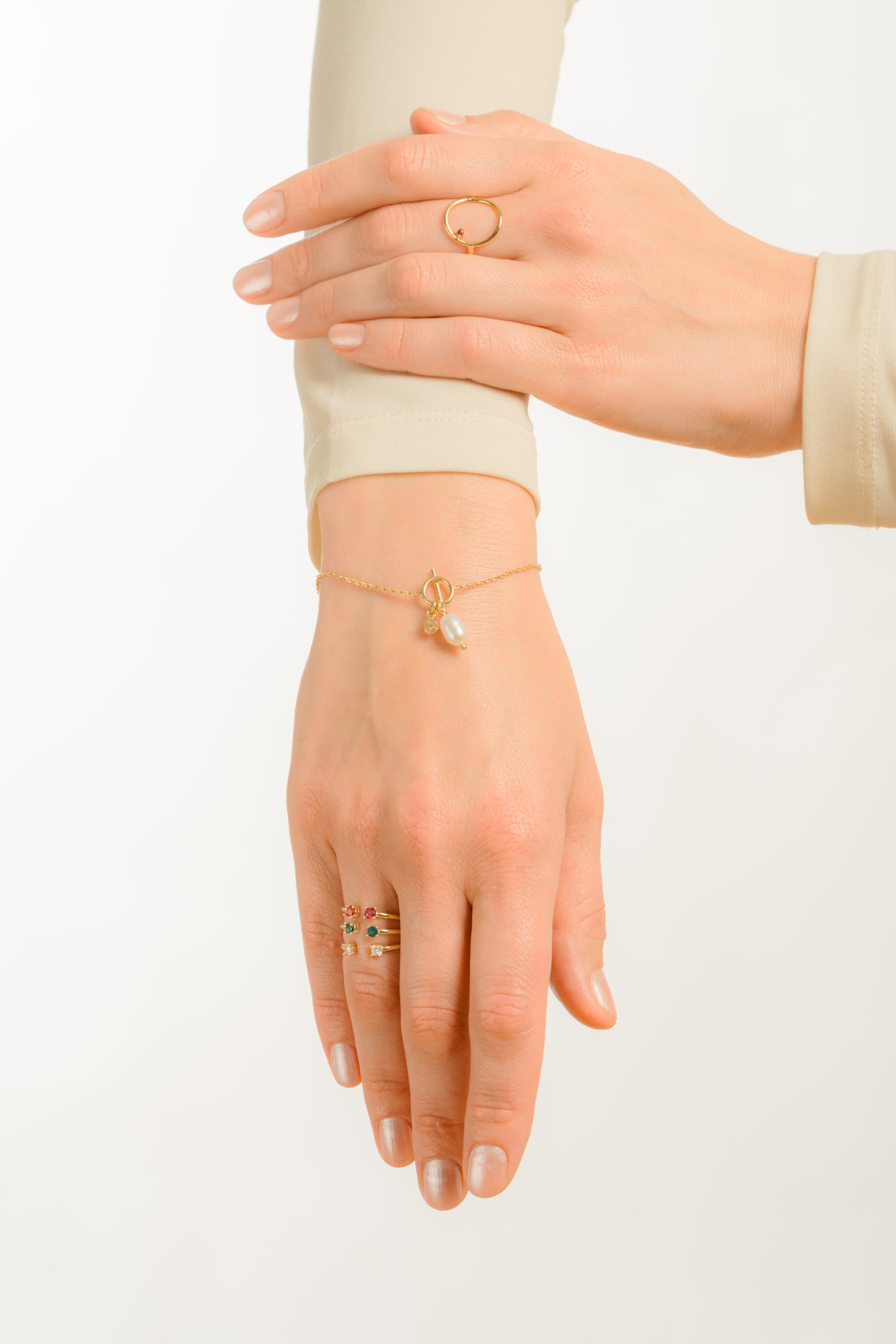 THE PEARL BETWEEN bracelet