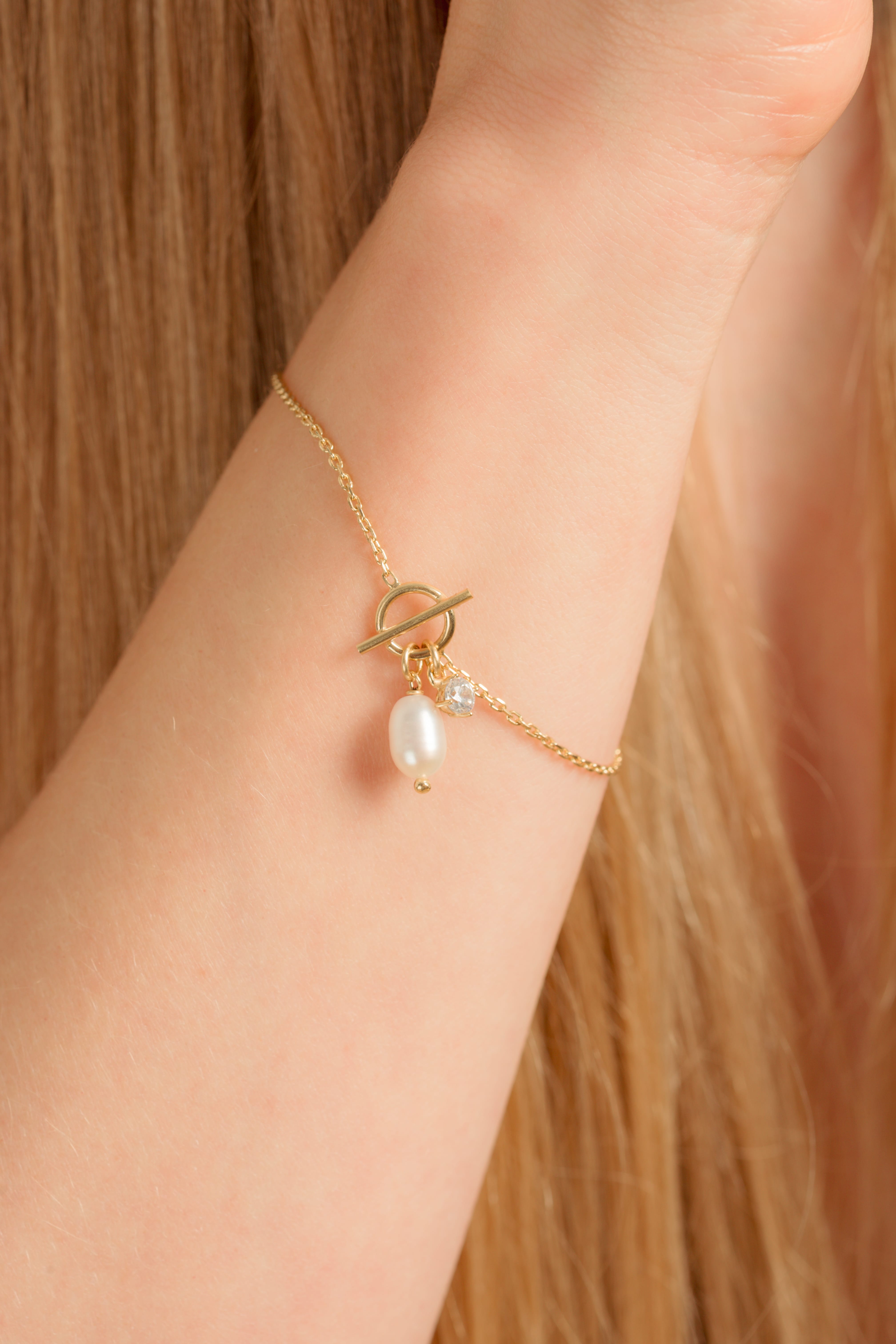 THE PEARL BETWEEN bracelet